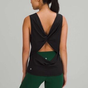 Lululemon Nulu Back-Twist Yoga Tank Top. Size 12